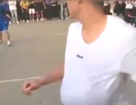 直男跟小姐姐打球,小姐姐球场互动欢乐多